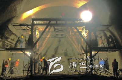 雀兒山隧道施工現場(chǎng)掠影