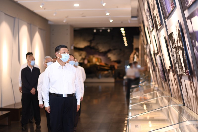 2022年8月16日至17日，中共中央總書(shū)記、國家主席、中央軍委主席習近平在遼寧考察。這是16日下午，習近平在錦州市考察遼沈戰役紀念館。 新華社記者 燕雁 攝