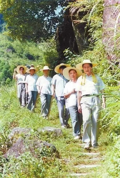 1989年7月，習近平在壽寧縣山村。