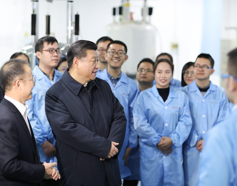 2019年1月17日，習近平在天津南開(kāi)大學(xué)元素有機化學(xué)國家重點(diǎn)實(shí)驗室同師生親切交流。